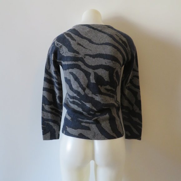 T.S. SOCIETY GREY AND BLUE ZEBRA PRINT SWEATER XS* - Picture 4 of 6